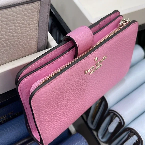 Kate Spade Lena Medium Bifold Wallet
Mandawilla
NWT - Picture 8 of 16